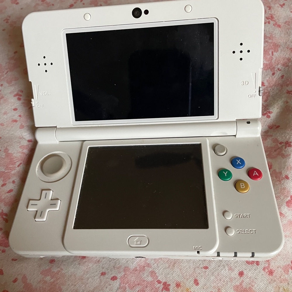 Nintendo 3DS XL Style Handheld Console - White broken not working